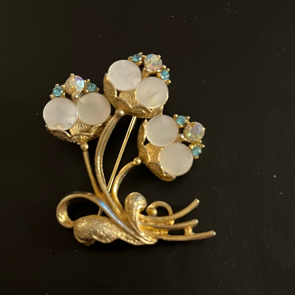 Mother of pearl mid century 1950s fashion brooch